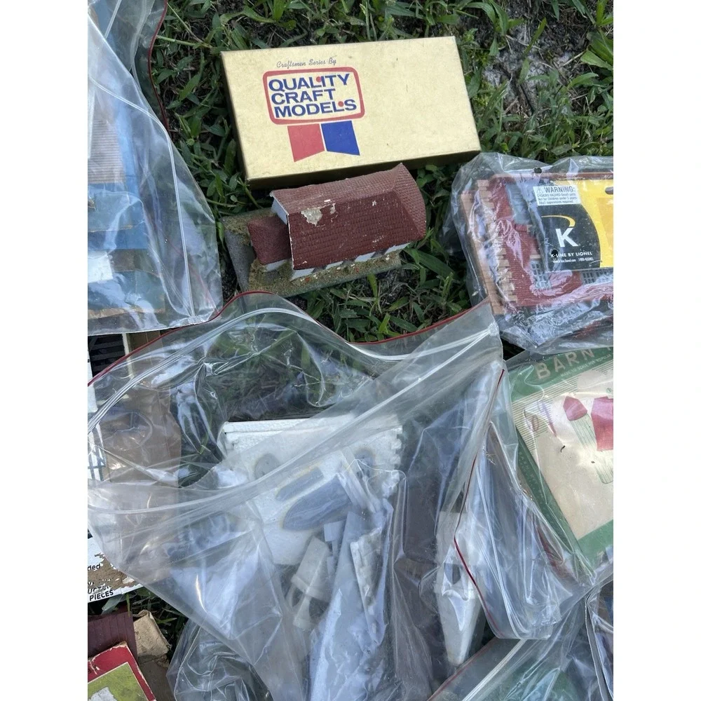 Vintage Model Train Building Lot 15+ Plasticville Lionel Bachmann Etc